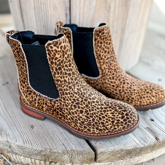 ARIAT Cheetah Print Ankle Booties Wexford Chelsea Size 8.5 NEW in Box - Picture 4 of 12